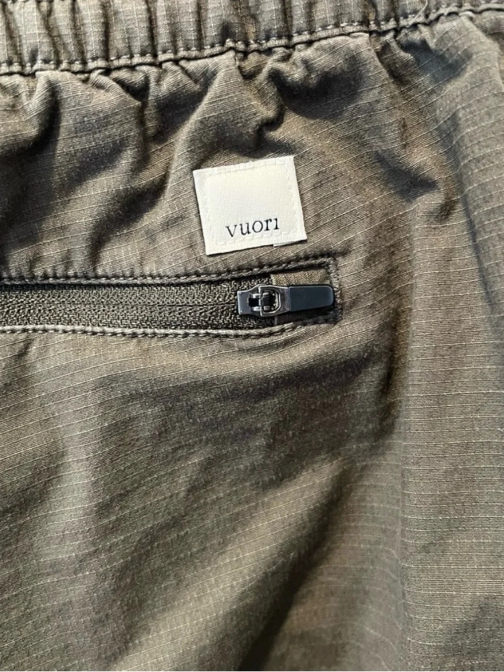 Vuori Ripstop Pants Olive Raw Hem Jogger NWOT - Picture 7 of 12